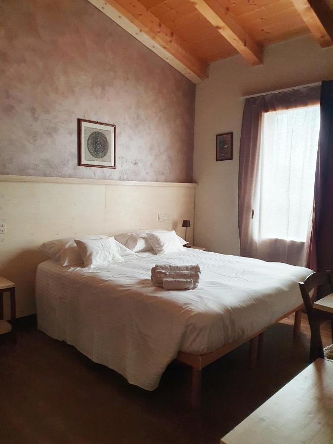 Osteria E Locanda Del Viaggiatore Russi Eksteriør billede