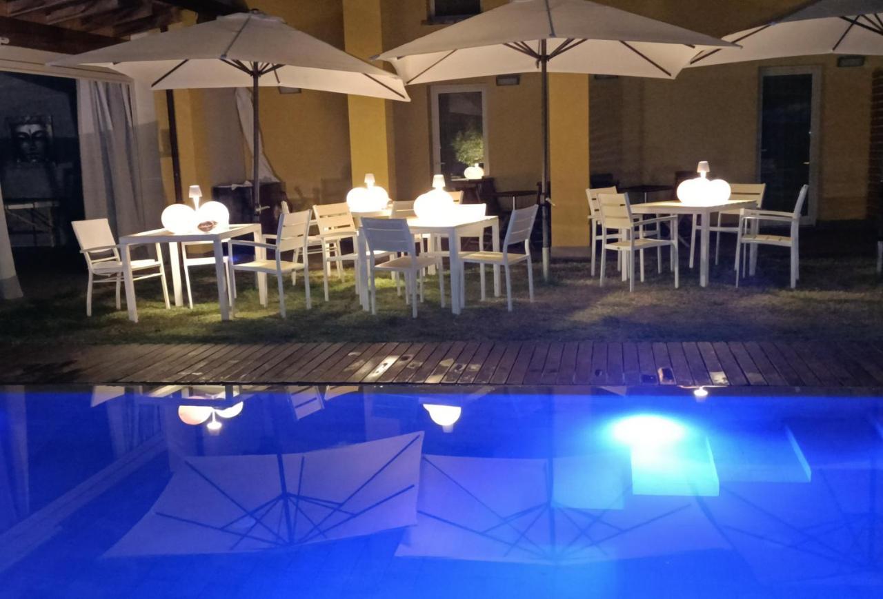 Osteria E Locanda Del Viaggiatore Russi Eksteriør billede