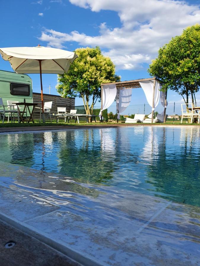 Osteria E Locanda Del Viaggiatore Russi Eksteriør billede
